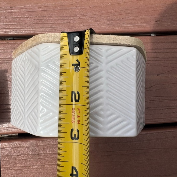 Set of two ceramic hexagon storage containers with wood lids with gasket - Picture 15 of 16